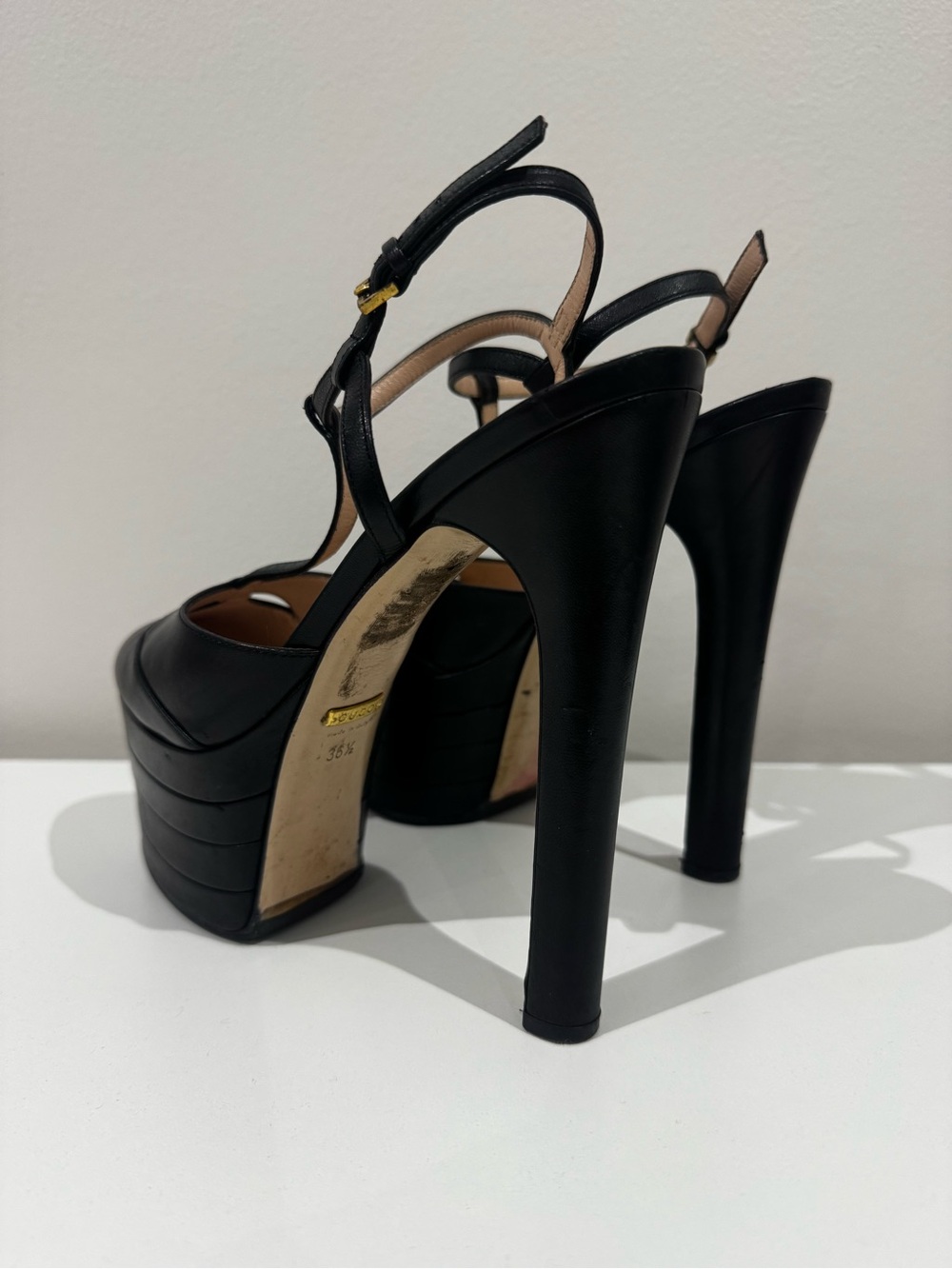 Gucci Black Ángel Leather Platform T-Strap Sandals - Picture 5 of 8